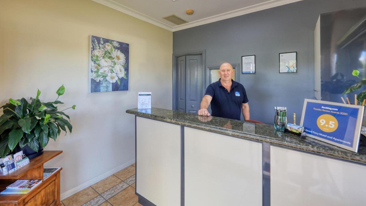 Edward Parry Motel And Apartments Tamworth Bagian luar foto