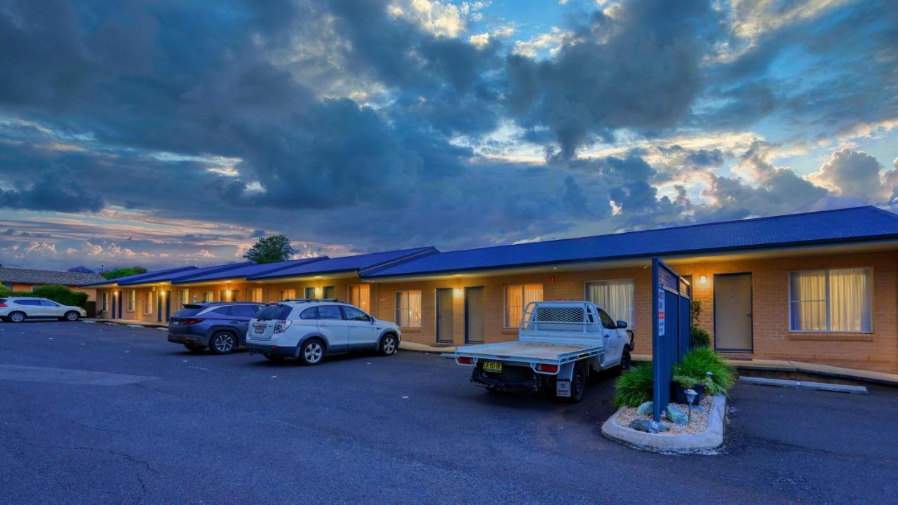 Edward Parry Motel And Apartments Tamworth Bagian luar foto