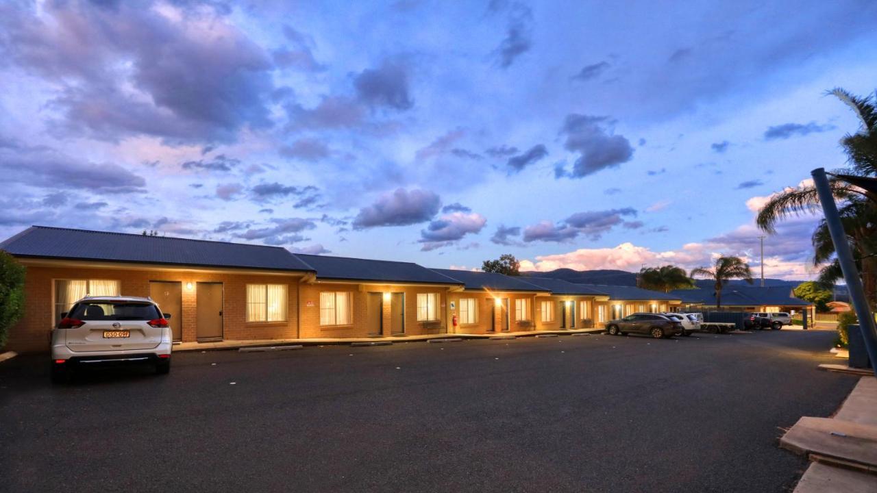 Edward Parry Motel And Apartments Tamworth Bagian luar foto