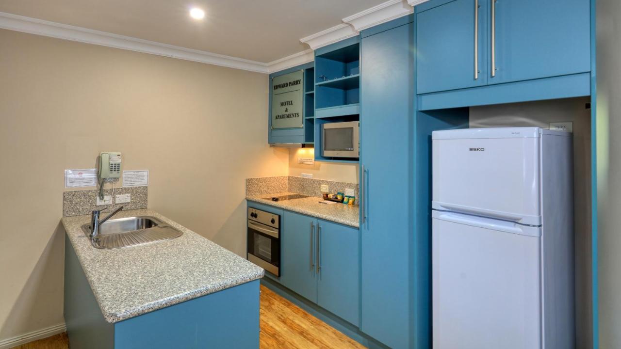 Edward Parry Motel And Apartments Tamworth Bagian luar foto