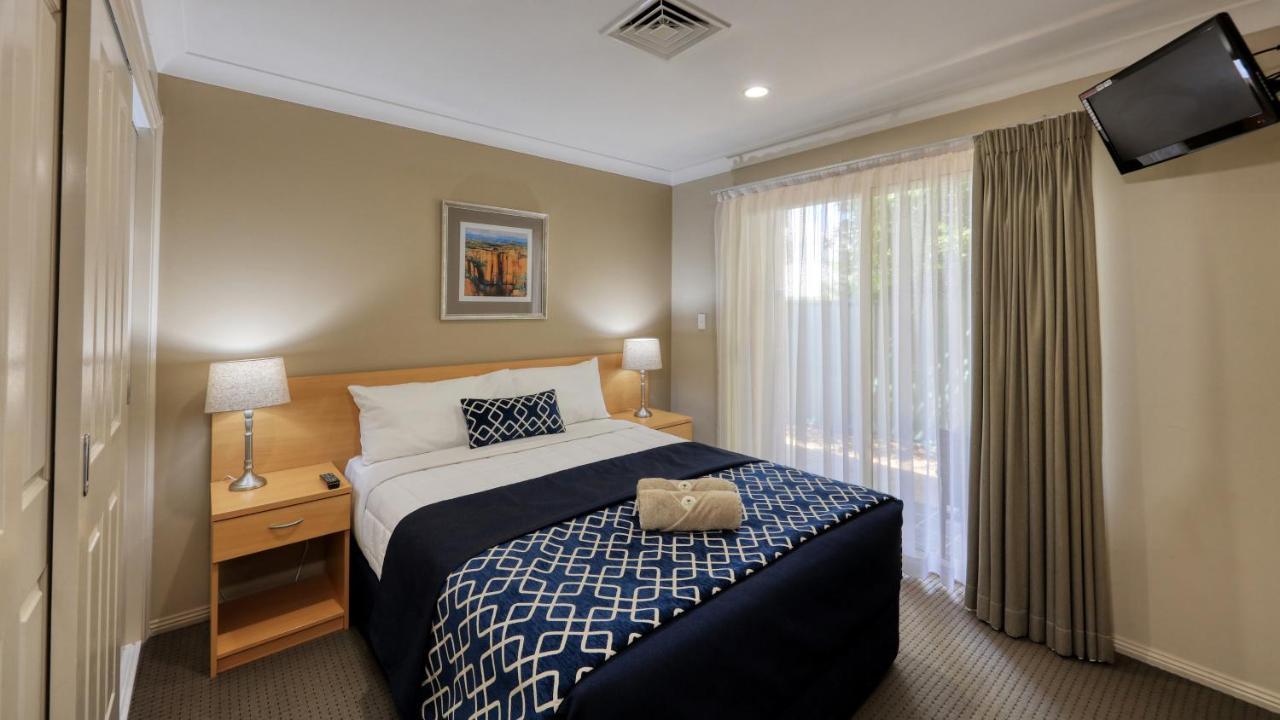 Edward Parry Motel And Apartments Tamworth Bagian luar foto