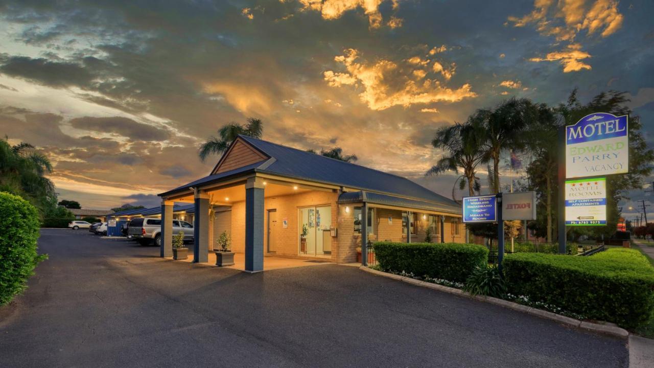 Edward Parry Motel And Apartments Tamworth Bagian luar foto