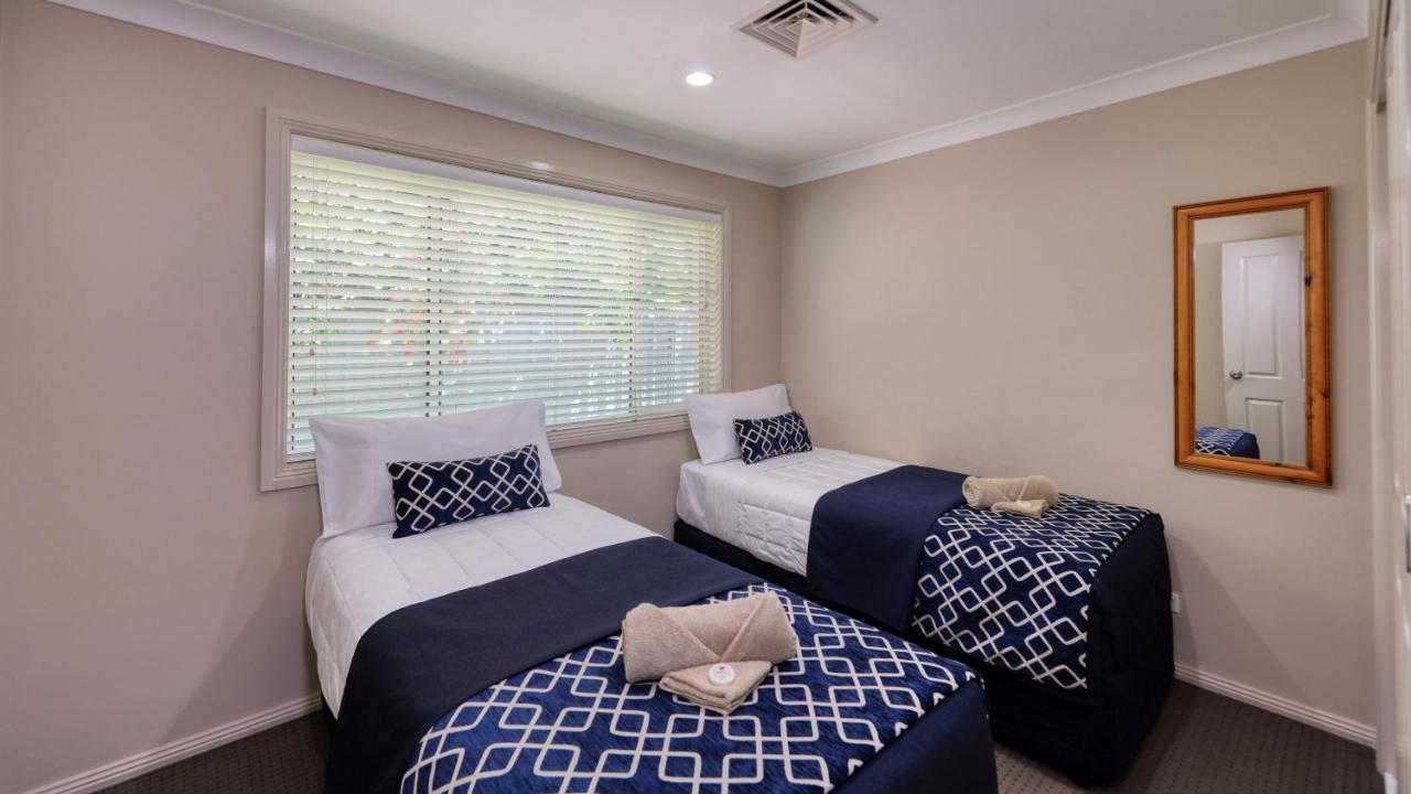 Edward Parry Motel And Apartments Tamworth Bagian luar foto