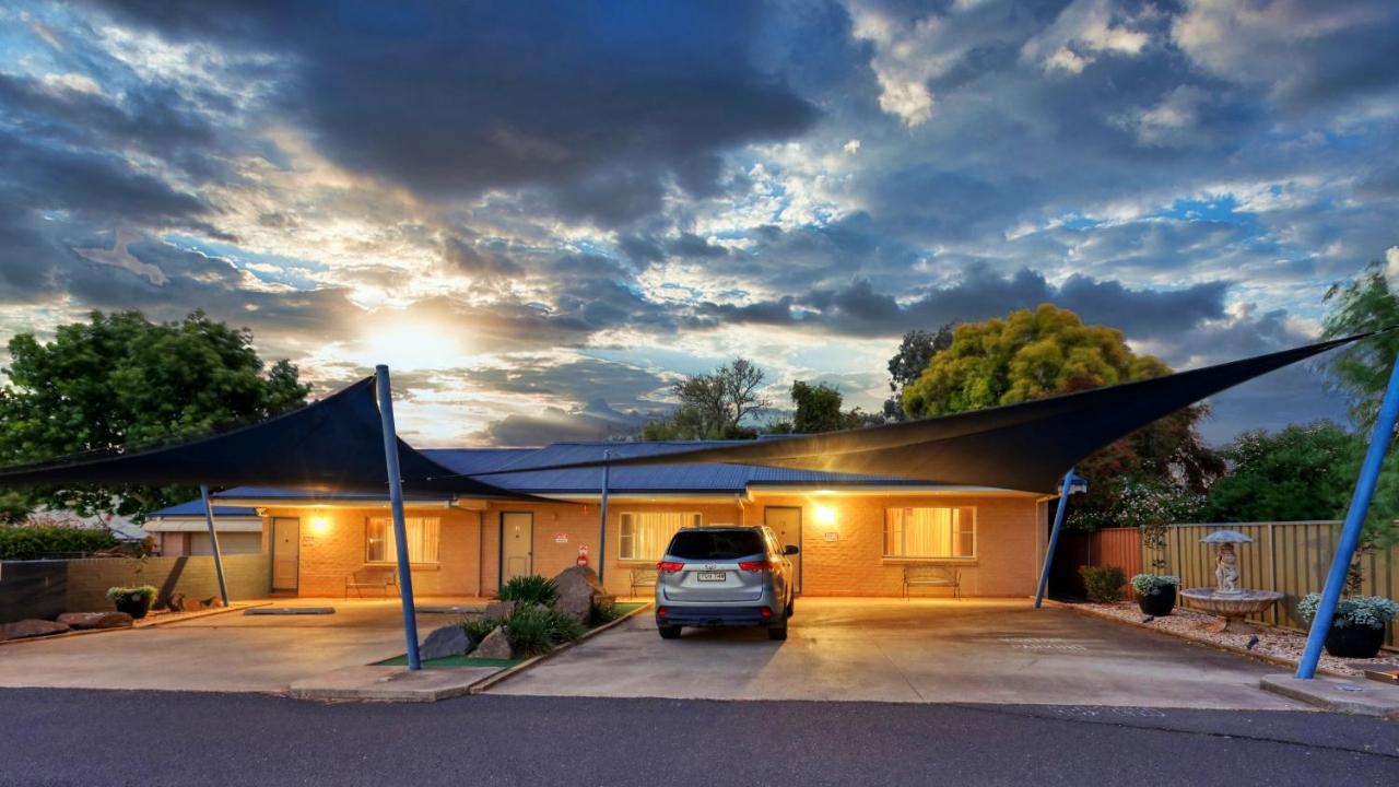 Edward Parry Motel And Apartments Tamworth Bagian luar foto