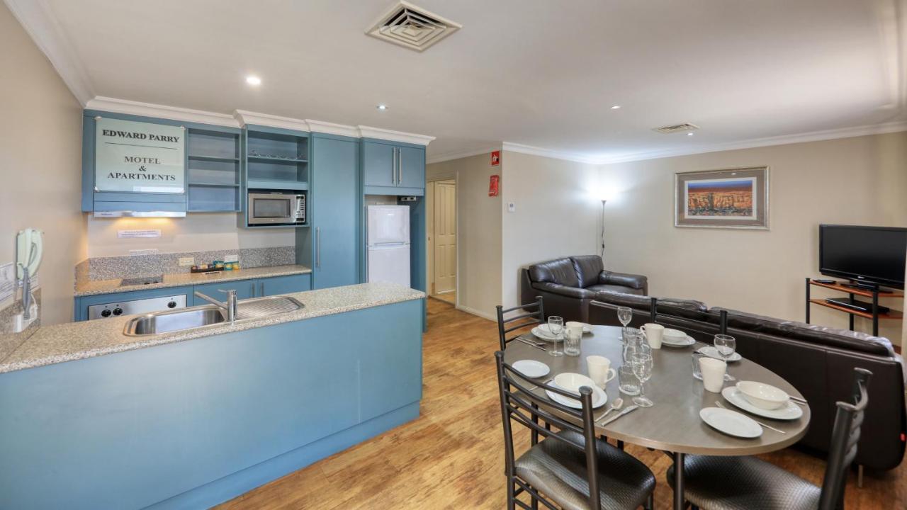 Edward Parry Motel And Apartments Tamworth Bagian luar foto