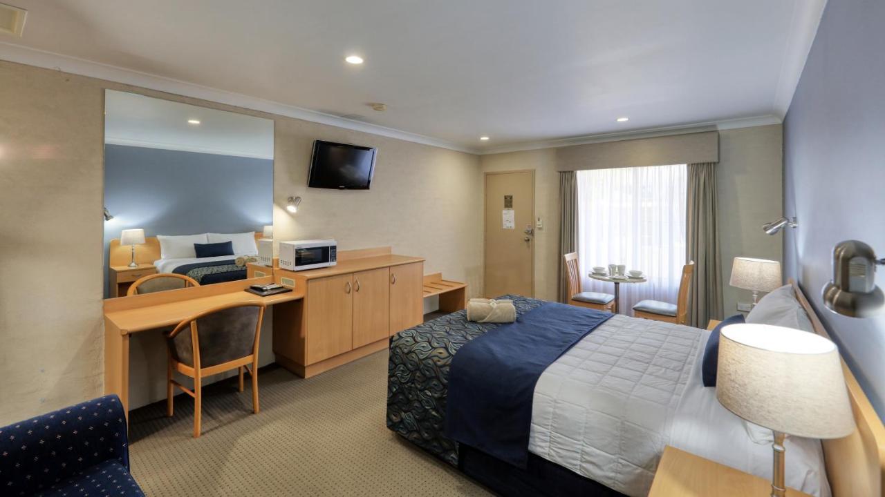 Edward Parry Motel And Apartments Tamworth Bagian luar foto