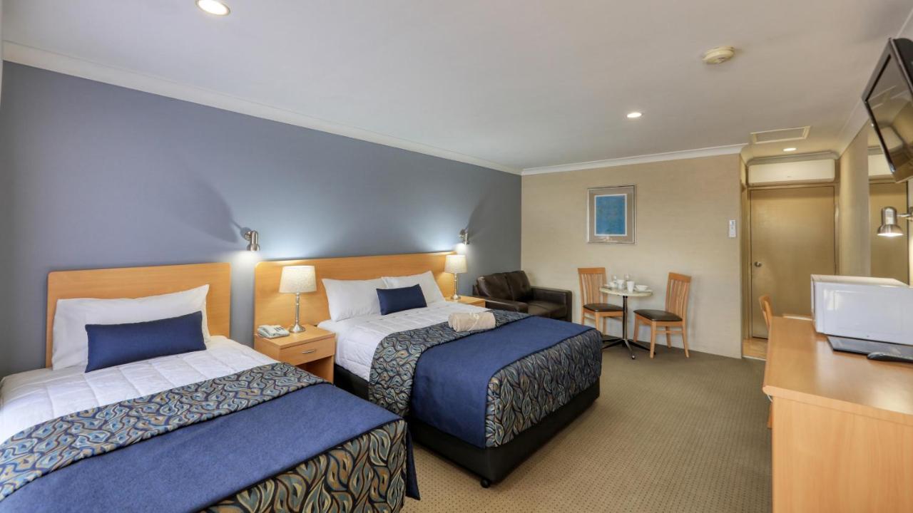 Edward Parry Motel And Apartments Tamworth Bagian luar foto