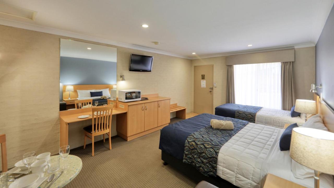 Edward Parry Motel And Apartments Tamworth Bagian luar foto