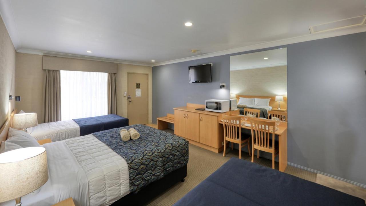 Edward Parry Motel And Apartments Tamworth Bagian luar foto