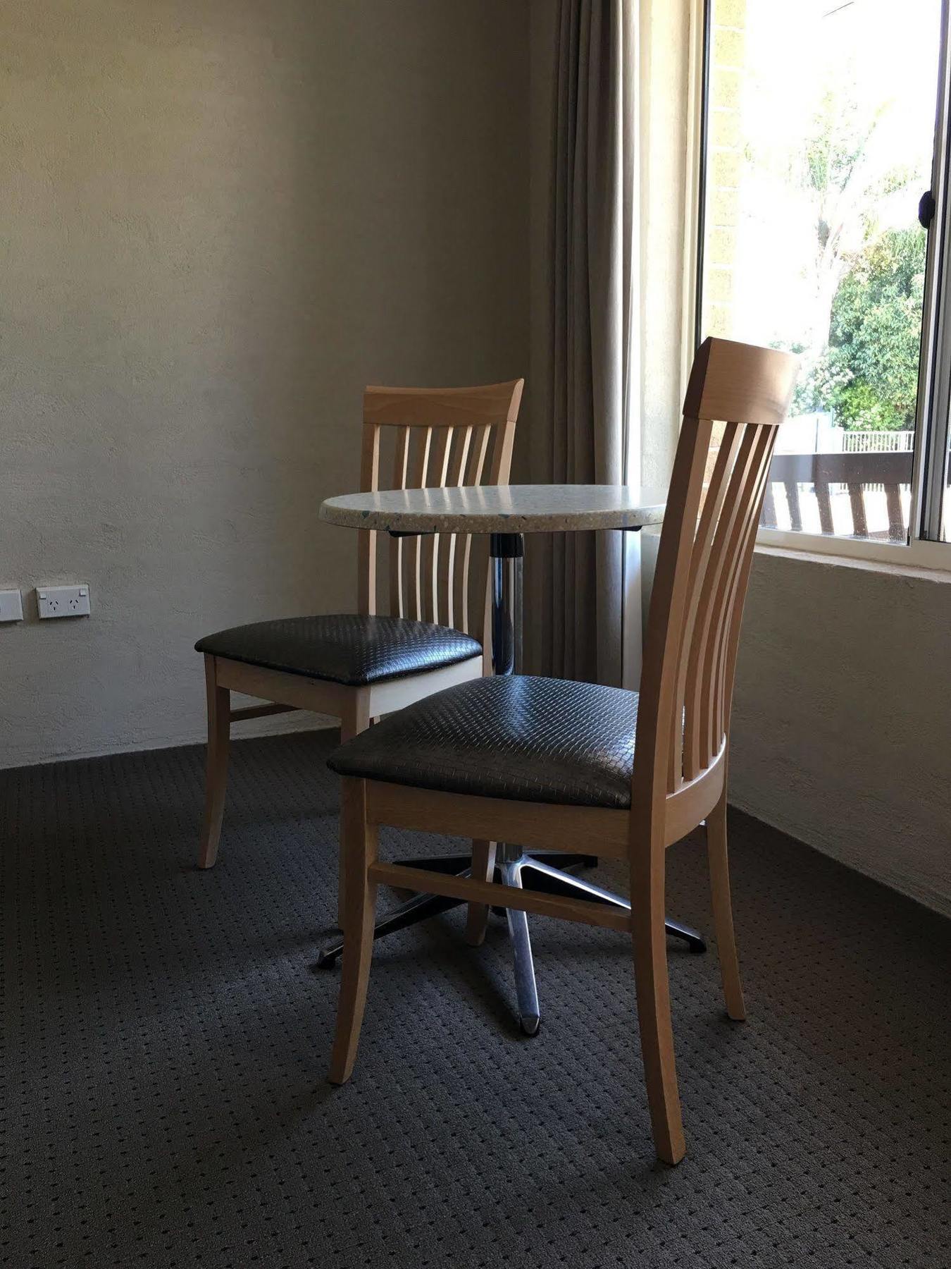 Edward Parry Motel And Apartments Tamworth Bagian luar foto