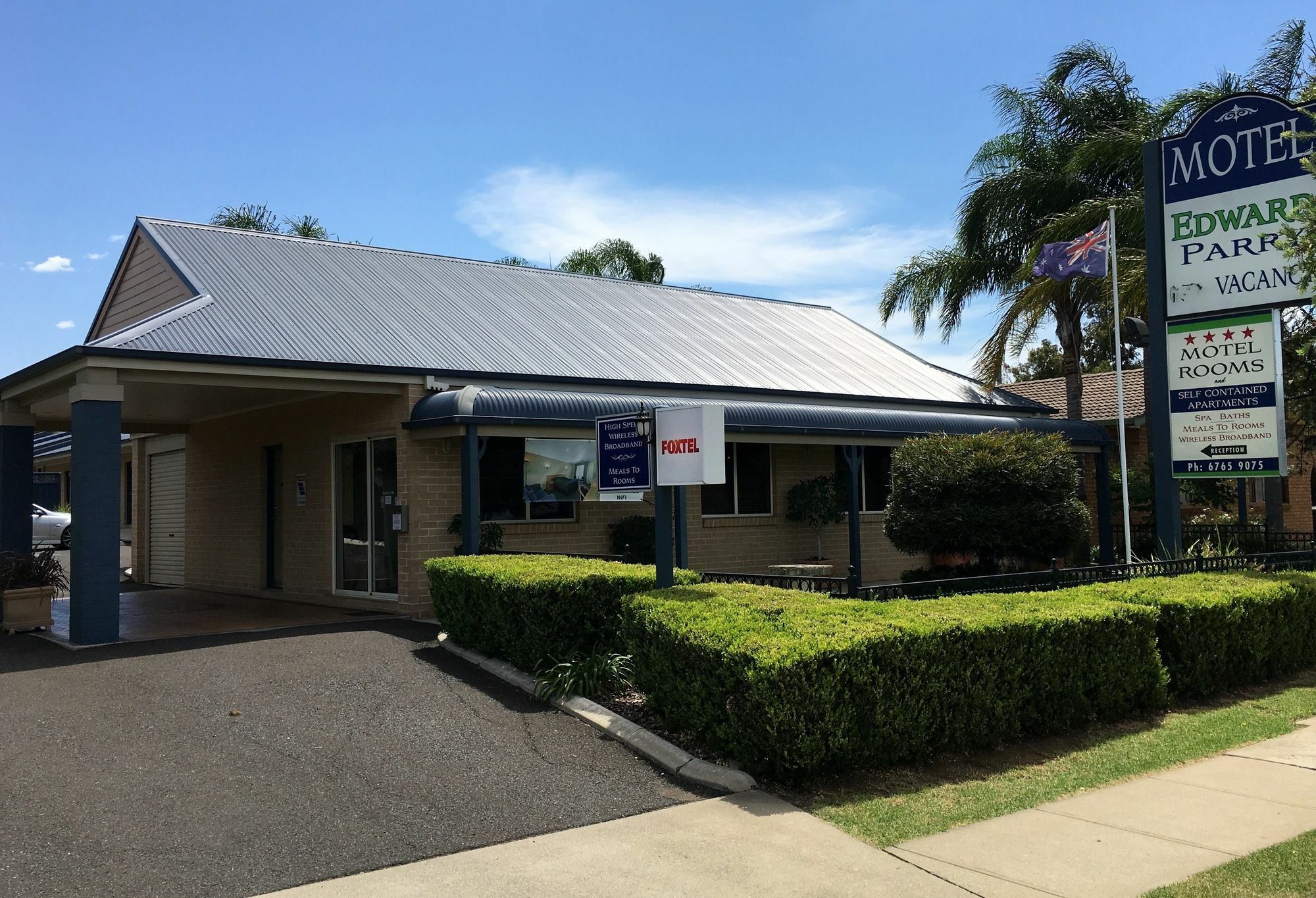 Edward Parry Motel And Apartments Tamworth Bagian luar foto