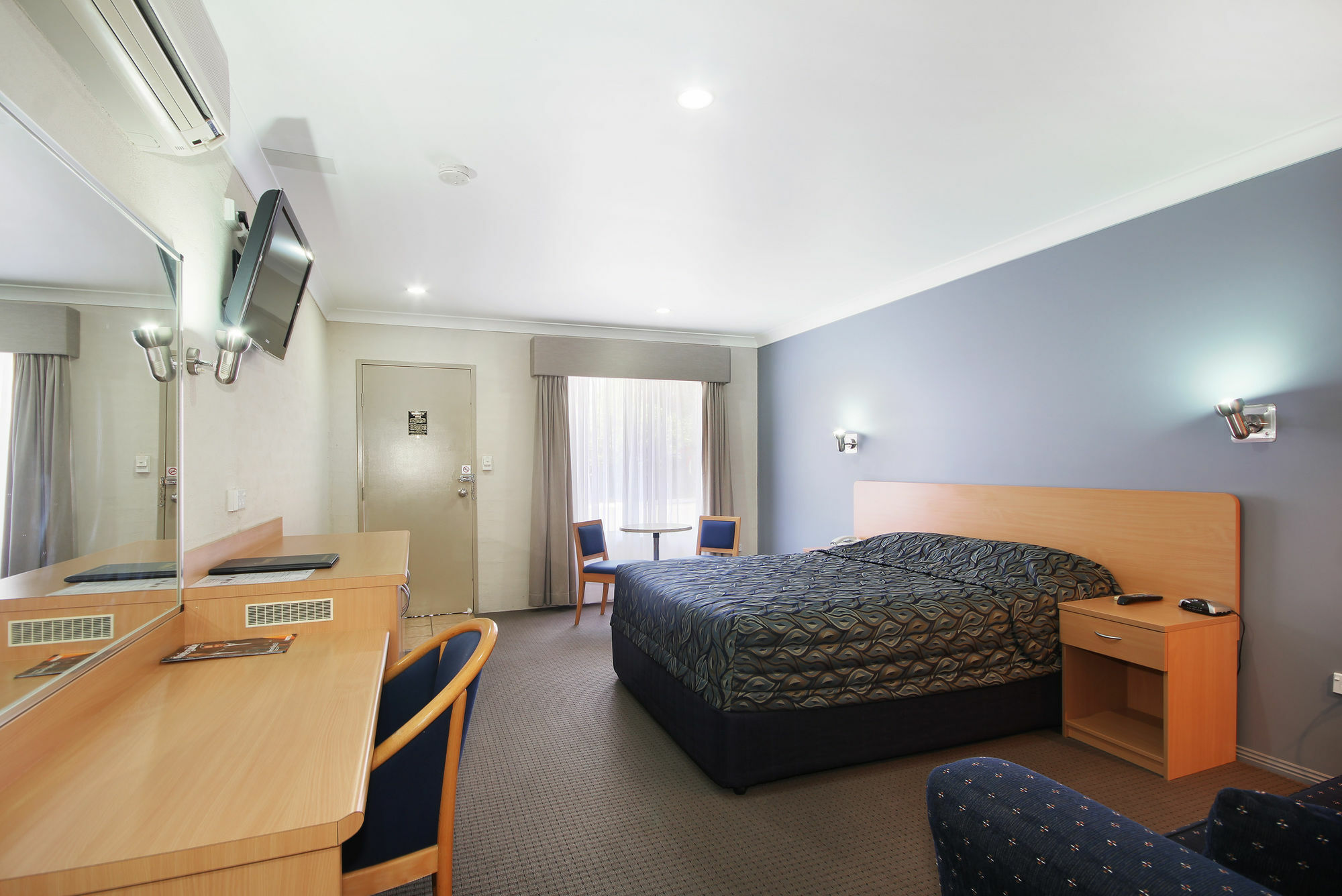 Edward Parry Motel And Apartments Tamworth Bagian luar foto