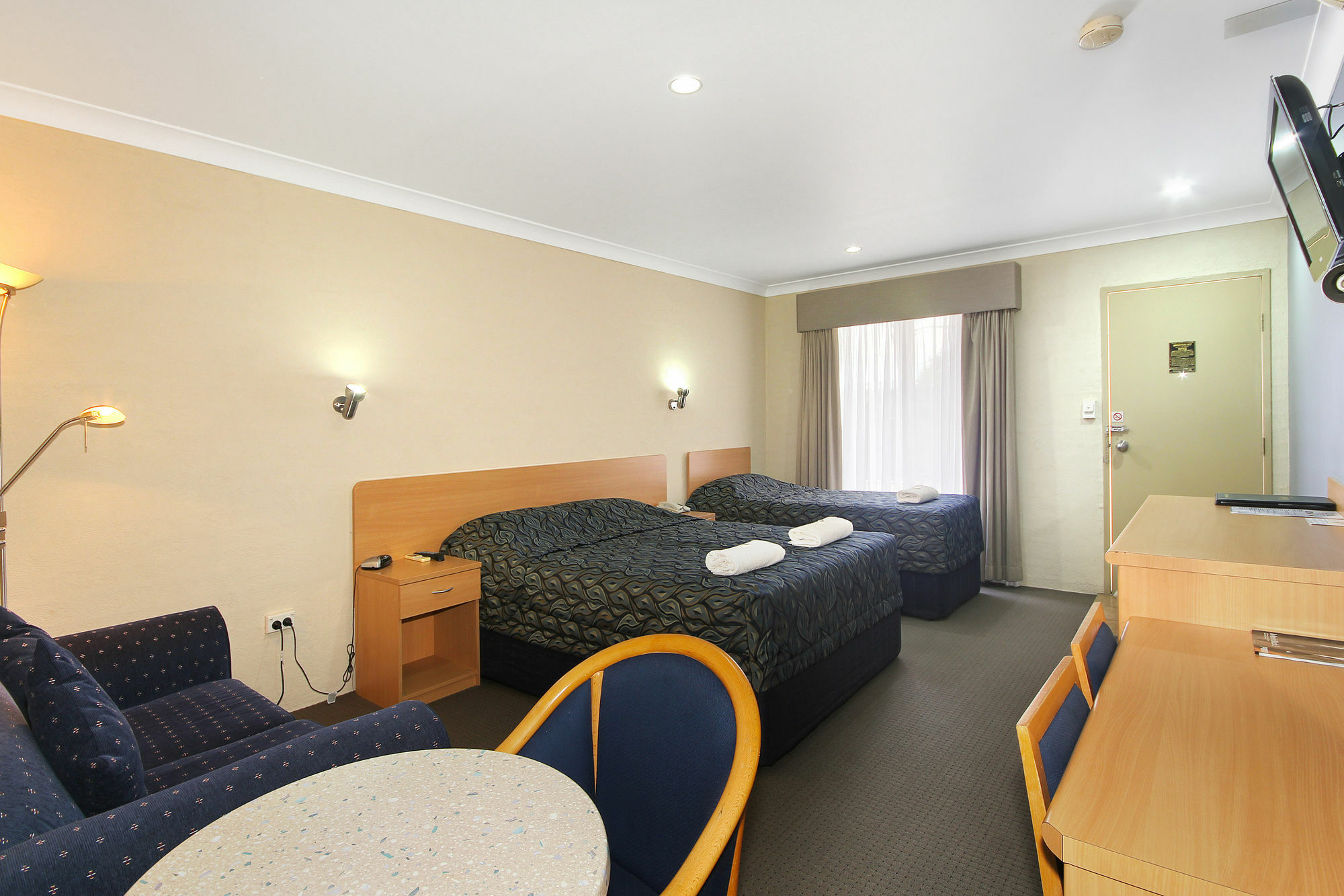 Edward Parry Motel And Apartments Tamworth Bagian luar foto