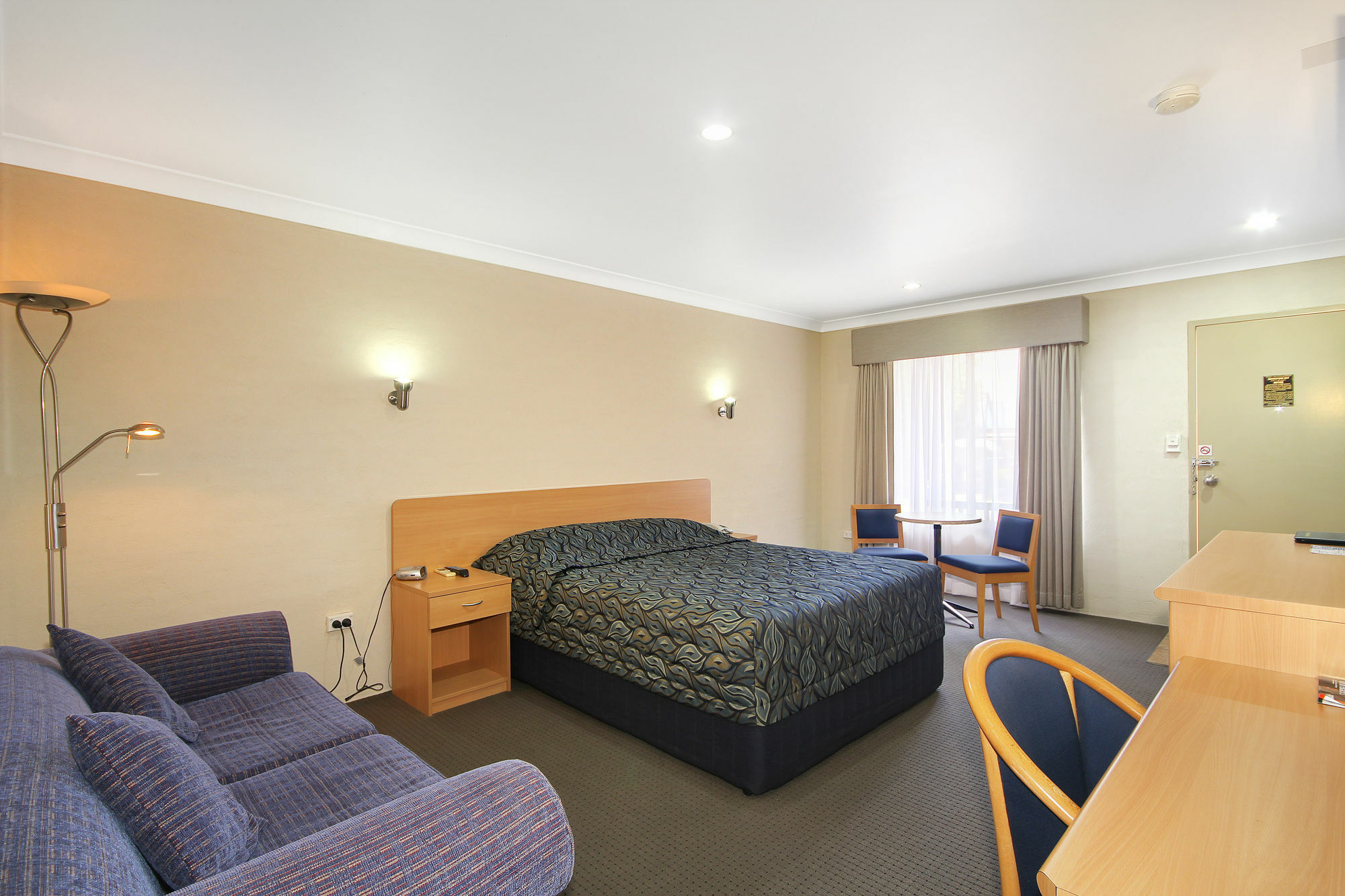 Edward Parry Motel And Apartments Tamworth Bagian luar foto