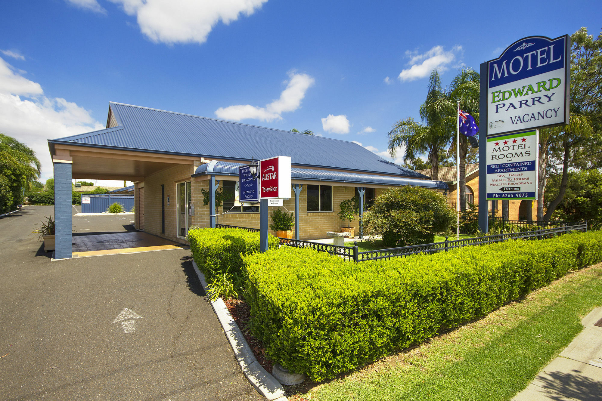 Edward Parry Motel And Apartments Tamworth Bagian luar foto