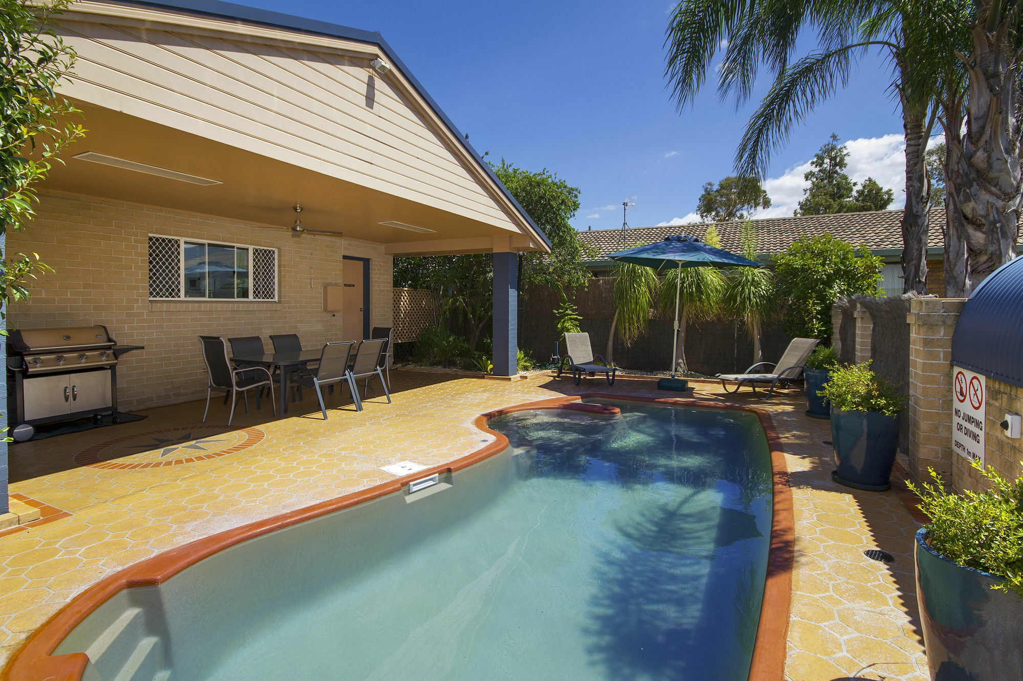 Edward Parry Motel And Apartments Tamworth Bagian luar foto