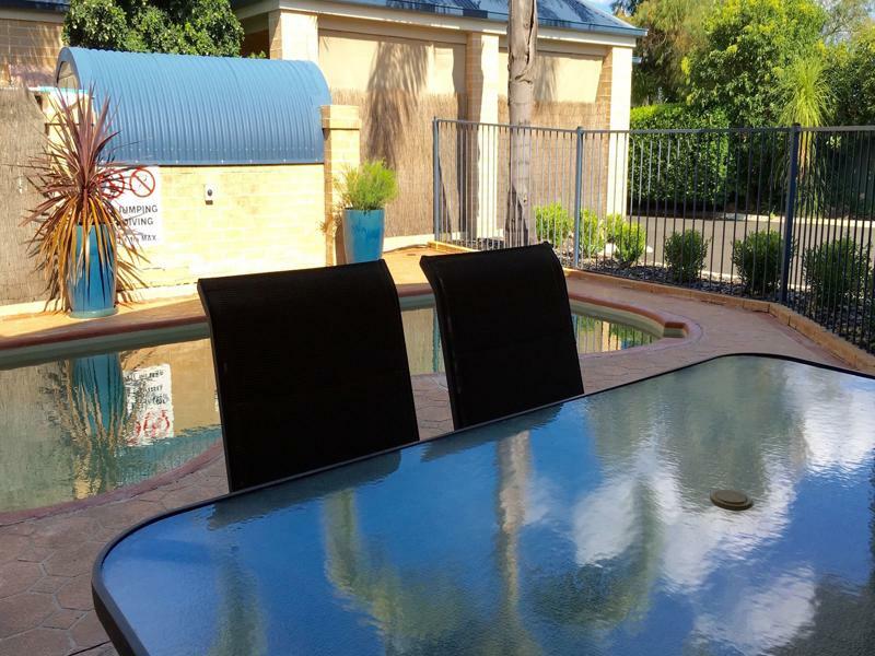 Edward Parry Motel And Apartments Tamworth Bagian luar foto